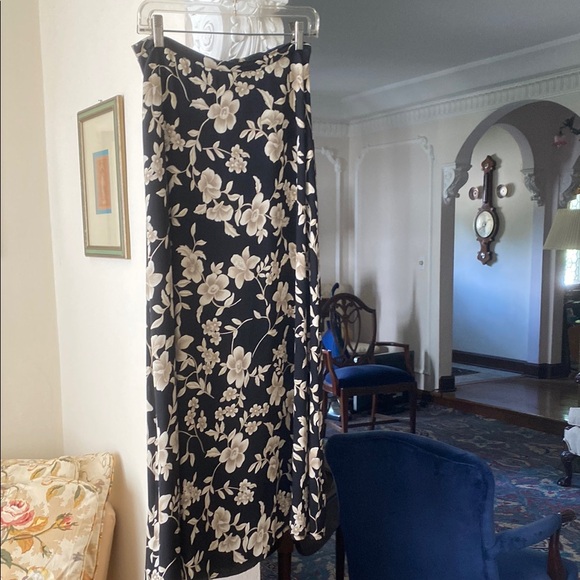 Ann Taylor Dresses & Skirts - Ann Taylor 100% Silk Floral Cream & Tan Flowers on a Background A-Line Skirt 12